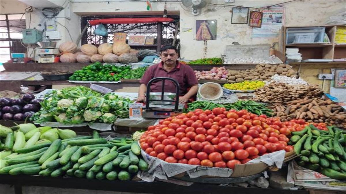 Maharashtra News: राज्यात महागाईचा भडका; फळे, पालेभाज्यांच्या दरात उसळी, गृहिणीचे बिघडले बजेट 