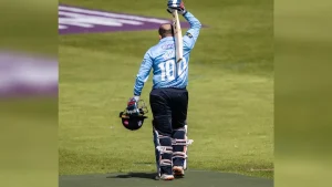 Prithvi Shaw: पृथ्वी शॉ ने इंग्लंडच्या भूमीवर बॅटने घातला धुमाकूळ, ठोकले झंझावाती द्विशतक; अनेक मोठे रेकॉर्ड केले नष्ट