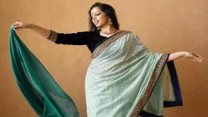 कॉटन साडी जास्त काळ टिकवायची असेल तर त्यांची अशी घ्या काळजी