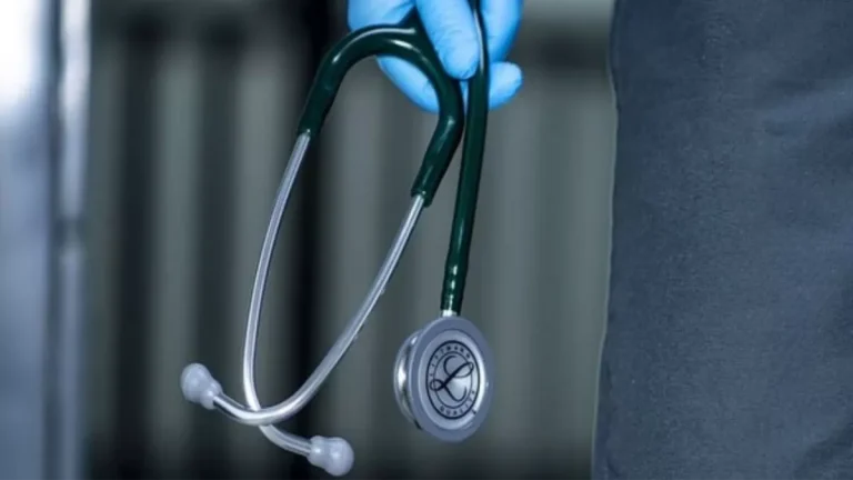 maharashtra-doctors-go-on-strike-against-govt-gr-nod-to-registration-of-homeopaths
