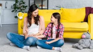 आपल्या किशोरवयीन मुलींशी प्रत्येक आईने बोलायलाच पाहिजे या गोष्टी! 