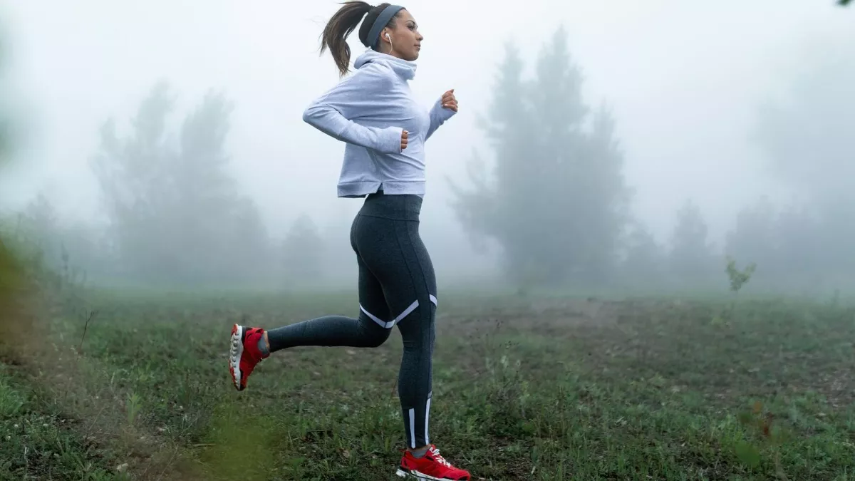 उन्हाळ्याच्या तुलनेत हिवाळ्यात रनिंग करणे आहे चांगले, कसे ते जाणून घ्या!