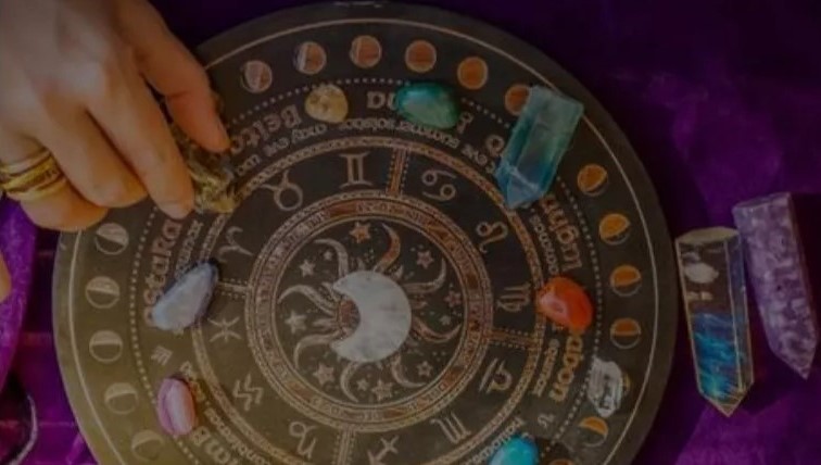 Today's  Horoscope 17 April 2026: सूर्य आणि शुक्राच्या आशीर्वादाने, या राशींना आज होईल मोठा फायदा, जाणून घ्या कोणाला मिळेल आर्थिक लाभ