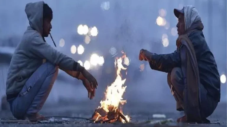india-weather-update-north-india-freezes-mumbai-swelters-heavy-snow-in-kashmir