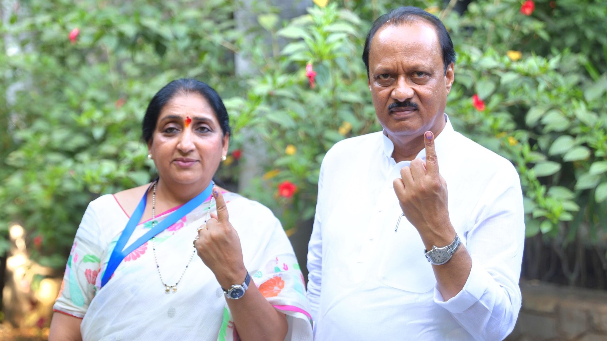 राष्ट्रवादीच्या उमेदवार सुनेत्रा आणि अजित पवार तसेच NCP (एसपी) अध्यक्ष शरद पवार यांनी बारामतीत केले मतदान