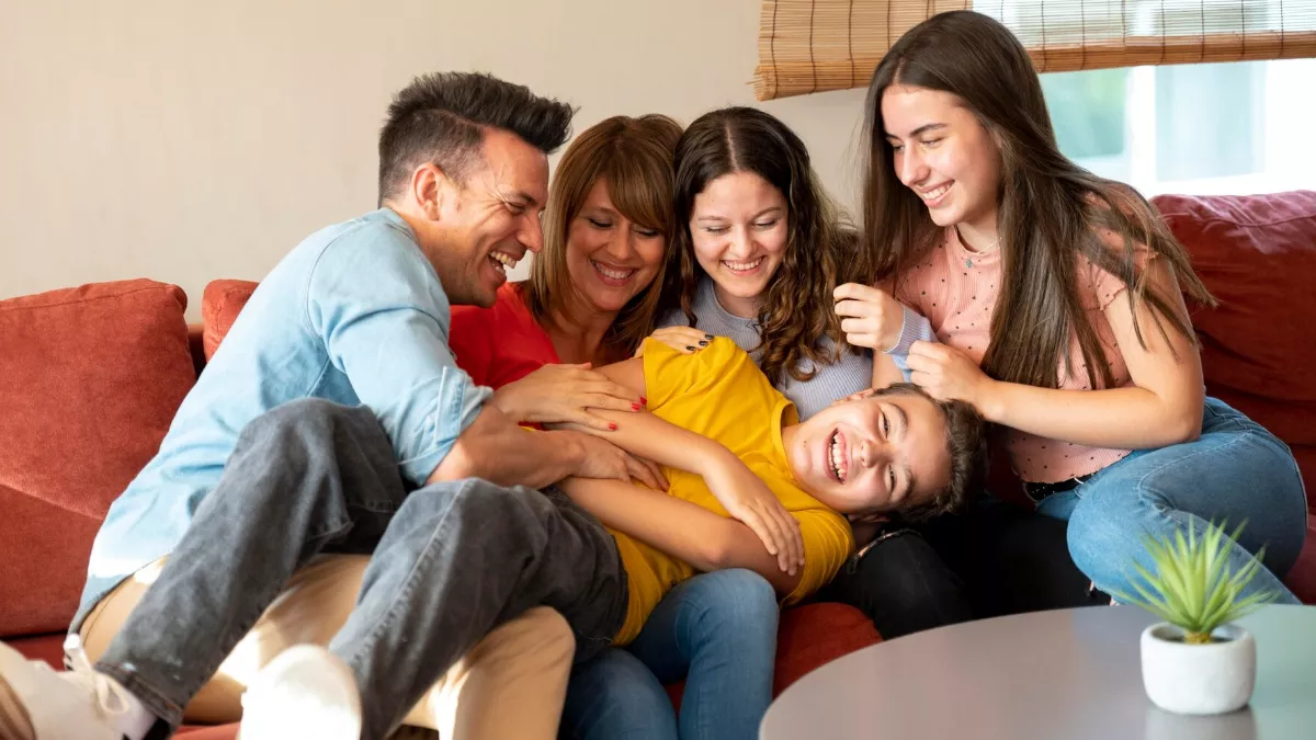 World Laughter Day 2024: या प्रकारे घरात हास्याचे वातावरण करा तयार, प्रत्येकजण राहतील आनंदी आणि तणावमुक्त 