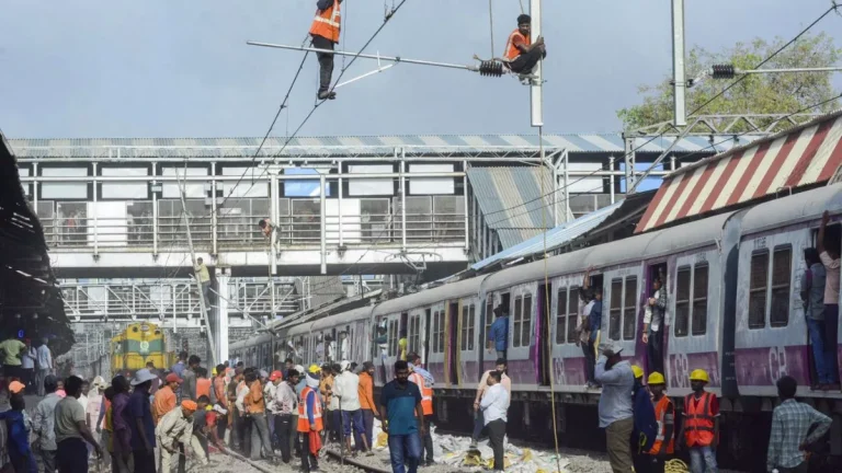 four-day-power-block-on-central-railway-in-mumbai-passengers-will-face-major-inconvenience