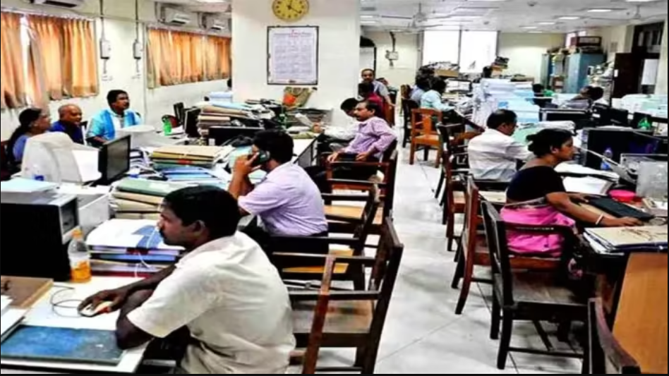 Govt Employees strike: राज्यभर शासकीय-निमशासकीय कर्मचाऱ्यांचा बेमुदत संप; सेवा विस्कळीत होण्याची शक्यता! 