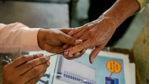 मोठी बातमी! जिल्हा परिषद निवडणुका दोन टप्प्यात? 17 ठिकाणांसाठी नव्याने आरक्षण सोडत?