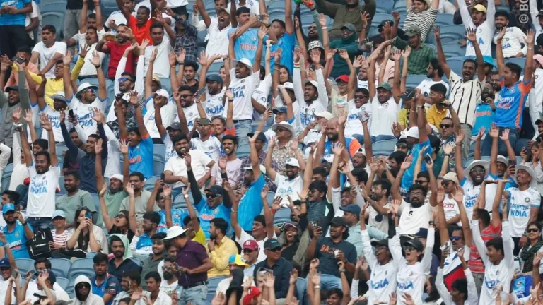 Spectators Riots IND vs NZ: पुणे टेस्टमध्ये प्रेक्षकांनी केला गोंधळ, MCA ला मागावी लागली ...