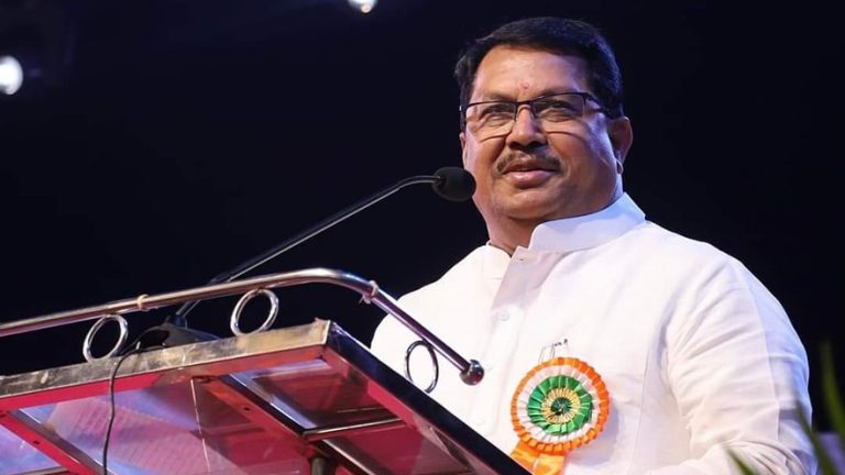 vijay-wadettiwar-wrote-a-letter-to-the-chief-minister-seeking-an-inquiry-into-the-mundhwa-disputed-land-case