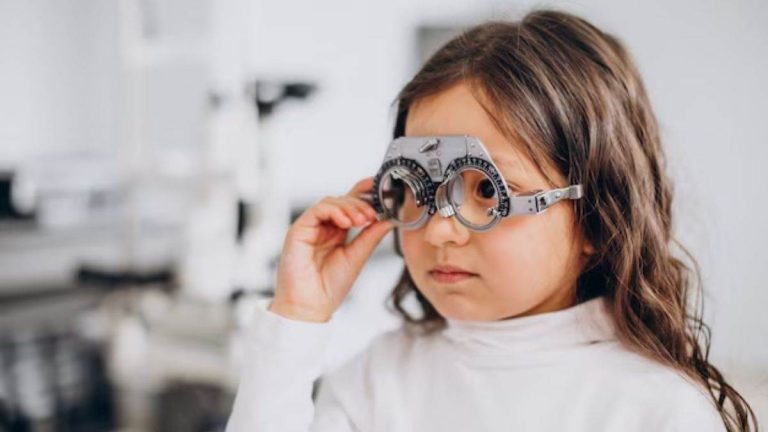 myopia-prevention-tips-even-3-year-old-children-are-falling-victim-to-myopia-closed-rooms-and-mobile-screen-habit-are-the-main-reasons-for-it