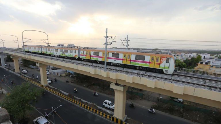 nagpur-metro-47-thousand-passengers-travelled-by-metro-using-maha-card