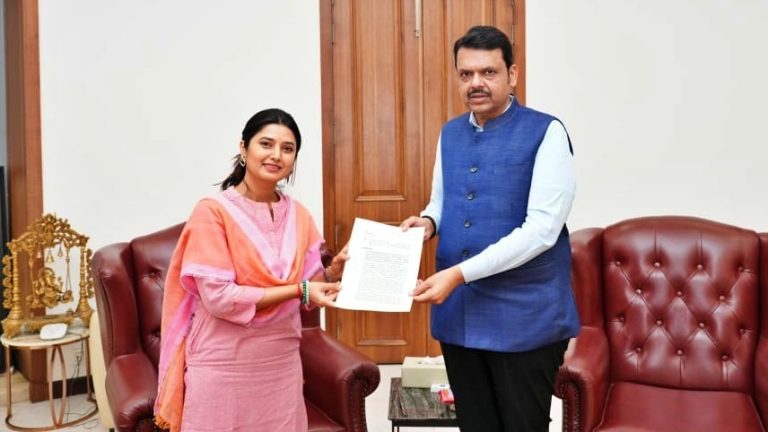 actress-prajakta-mali-dignity-will-not-be-compromised-cm-devendra-fadnavis-assured-during-the-a-visit