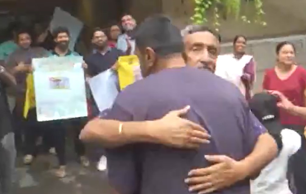 घरी पोहोचला R Ashwin, आई-वडिलांचा भावुक व्हिडिओ होतोय सोशल मीडियावर ...