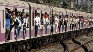 Mumbai Local Train: लोकल रेल्वे प्रवाशांसाठी मार्गदर्शक सूचना जारी करण्याचे मुख्य सचिवांचे आदेश