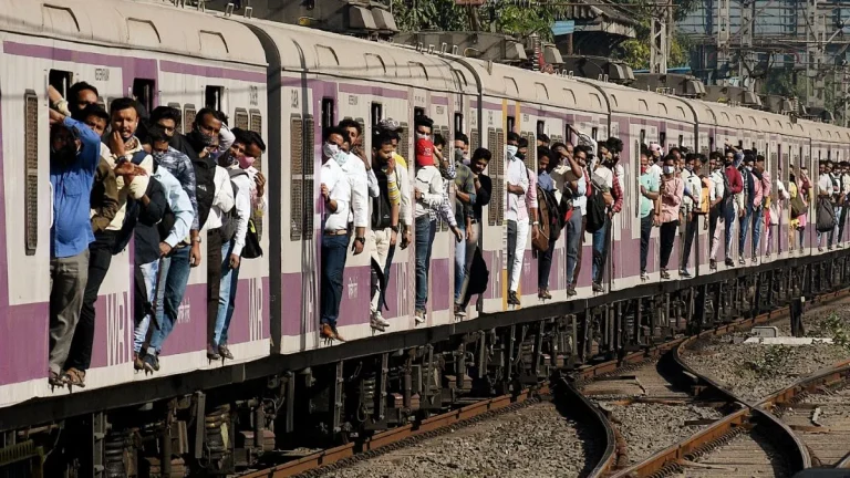 mumbai-local-train-chief-secretary-orders-issuance-of-guidelines-for-mumbai-local-train-passengers