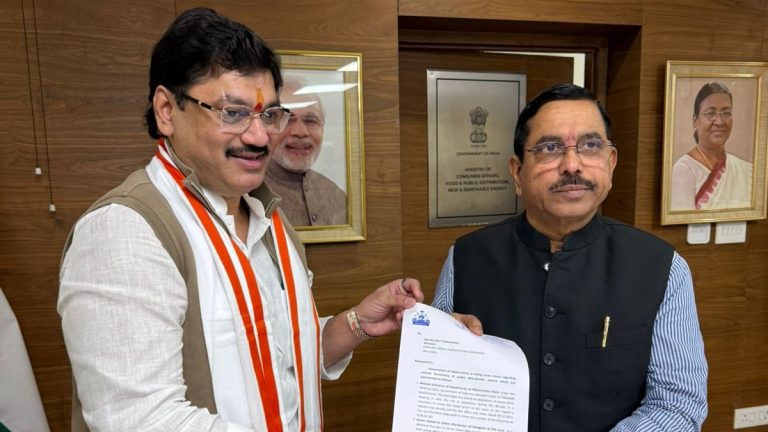 increase-maharashtras-food-distribution-target-to-over-8-crores-dhananjay-munde-demands-from-union-ministers