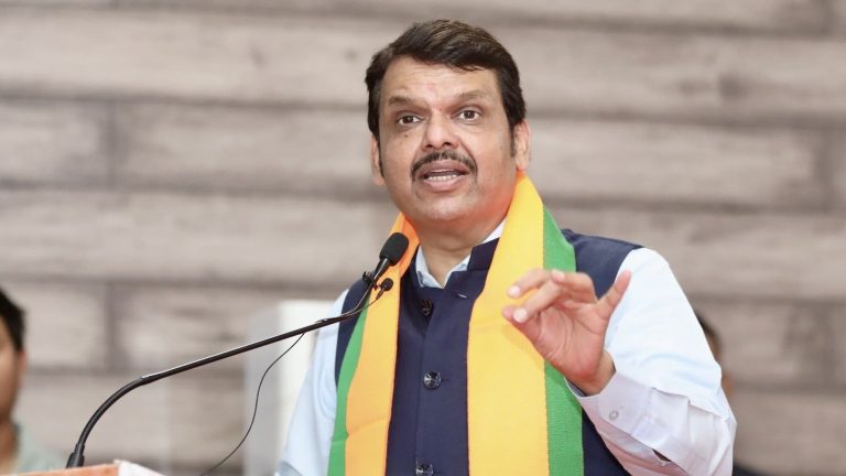 maharashtra-politics-bjp-shiv-sena-alliance-broke-down-on-four-seats-chief-minister-fadnavis-told-the-story-of-2014