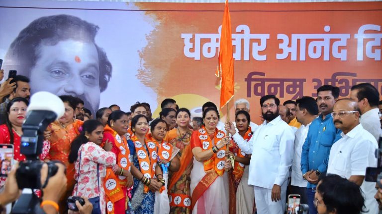 maharashtra-politics-uddhav-thackeray-shiv-sena-many-activists-join-eknath-shindes-shiv-sena