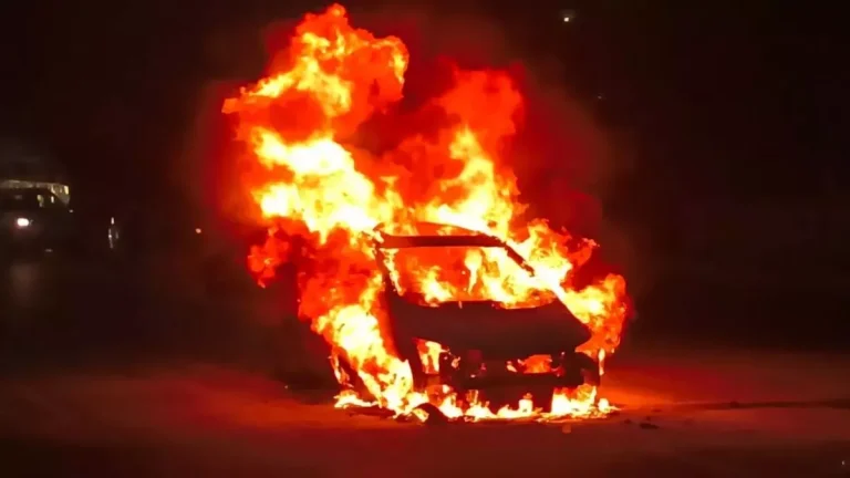 history-sheeter-boyfriend-sets-cars-on-fire-after-being-dumped-by-girlfriend