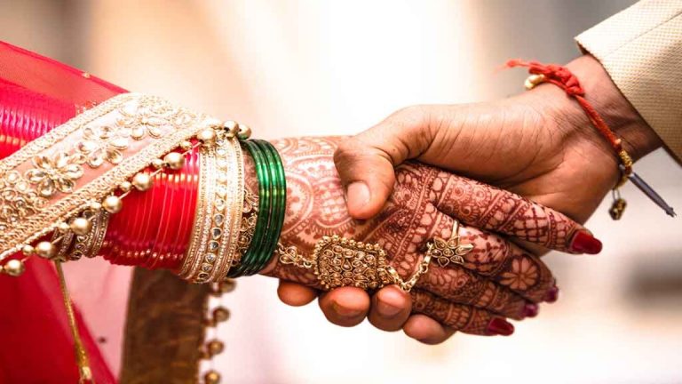 father-in-law-tried-to-kidnap-and-kill-son-in-law-after-daughter-got-into-an-inter-caste-marriage-in-kolhapur