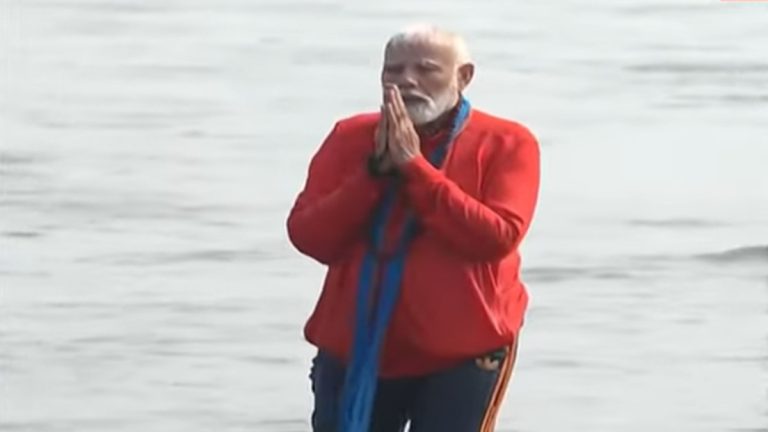 pm-modi-in-prayagraj-prime-minister-modi-reached-the-mahakumbh-took-a-dip-in-the-sangam-chief-minister-yogi-was-also-present