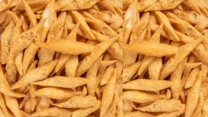 होळीसाठी बनवा कुरकुरीत आणि चविष्ट नमकीन, जाणून घ्या सोपी रेसिपी 