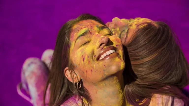 holi-skin-care-tips-protect-your-skin-from-chemical-dyes-with-this-method