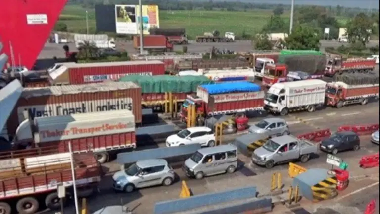 maharashtra-news-mandatory-to-write-social-messages-in-marathi-on-commercial-vehicles-devendra-fadnavis-govt-take-decision