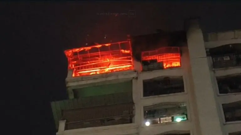thane-fire-news-fire-breaks-out-at-riverdale-building-in-kalyan-fire-brought-under-control