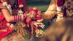कपल का निवडत आहेत 'Micro Wedding'? जाणून घ्या कारणं आणि फायदे