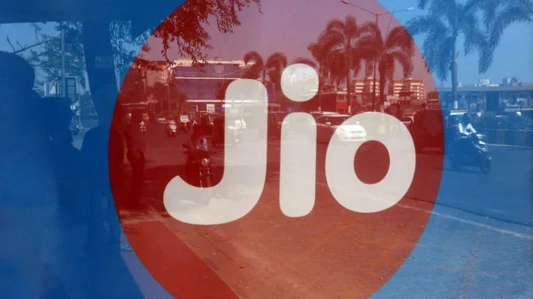 jios-amazing-plan-4-sims-will-be-available-at-the-same-time-unlimited-calling-100gb-data-and-netflix-amazon-prime-subscription-free