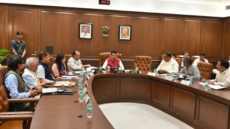 maharashtra-bhushan-award-2024-maharashtra-bhushan-award-2024-will-be-announced-soon-devendra-fadnavis