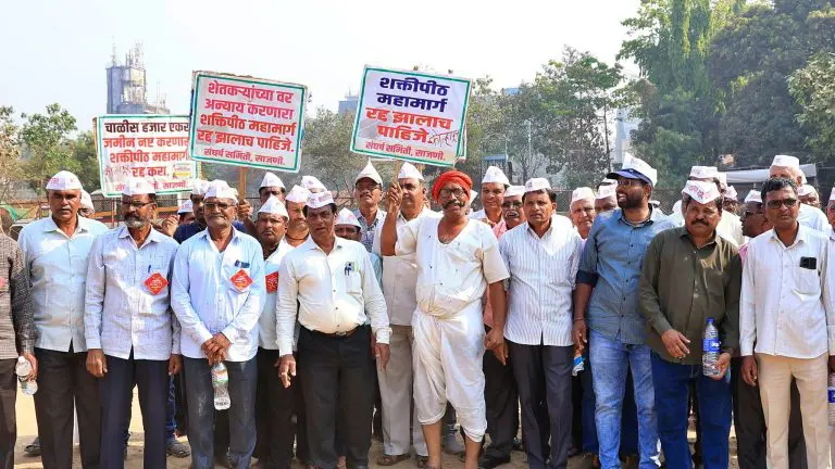 shaktipeeth-highway-oppose-to-nagpur-to-goa-shaktipeeth-highway-sangharsh-samiti-stages-a-protest-march-at-the-ministry