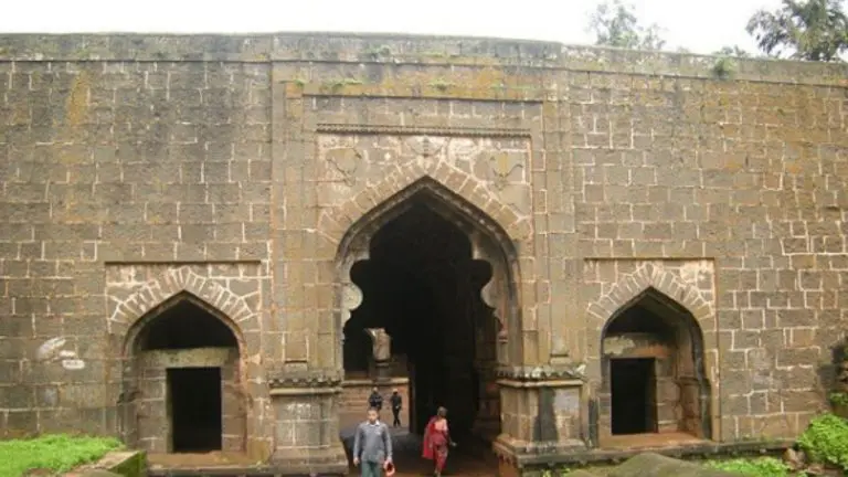 chhatrapati-shivaji-maharaj-a-grand-memorial-of-shivaji-maharaj-will-be-built-at-panhala-fort-for-has-eknath-shinde-approved-rs-10-crores-fund