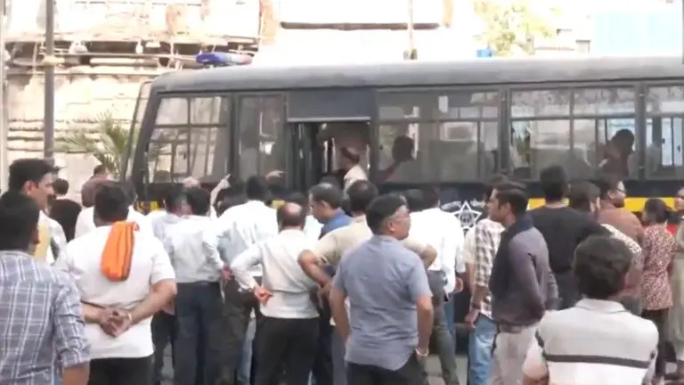 nagpur-violence-eight-workers-of-vhp-and-bajrang-dal-surrendered-before-kotwali-police-police-arrested-them