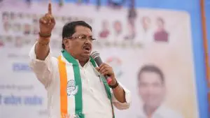 विजय वड्डेटीवारांचे विधिमंडळ नेतेपद धोक्यात? 'एक व्यक्ती, एक पद' तत्वामुळे काँग्रेसमध्ये बदलाचे वारे 