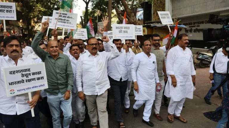 pahalgam-terror-attack-eliminate-pakistani-terrorists-forever-congress-holds-protest-march-in-dadar-mumbai
