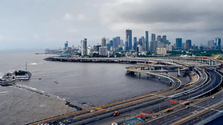 coastal-road-mumbai-action-taken-against-4000-people-who-broke-the-speed-limit-on-coastal-road-fine-of-82-lakhs-recovered