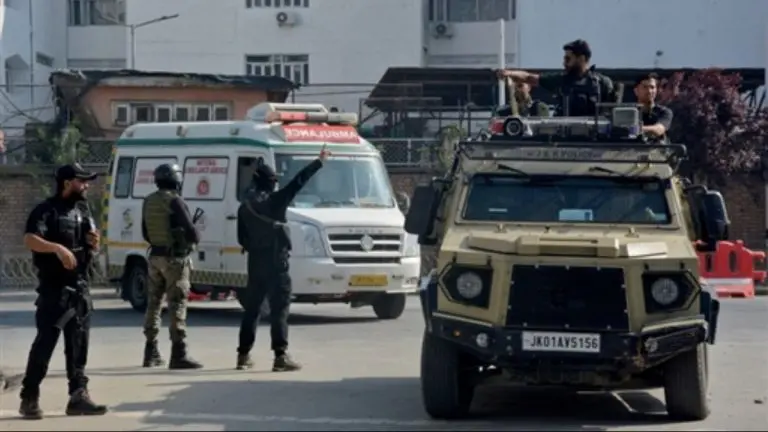 pahalgam-terror-attack-update-emergency-helpline-set-up-for-mumbai-citizens-helpline-number-also-announced