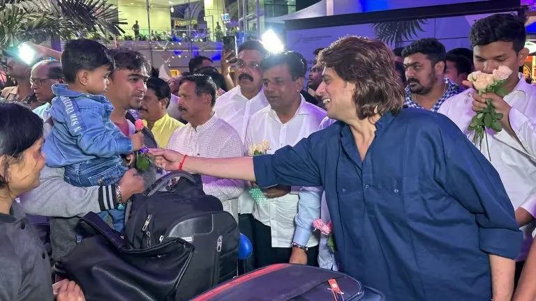 pahalgam-terror-attack-tourists-from-jammu-and-kashmir-arrive-safely-in-mumbai