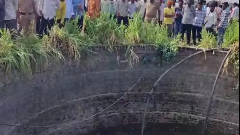 nanded-accident-8-labourers-feared-drowned-as-tractor-falls-into-well-in-nanded-rescue-operation-underway