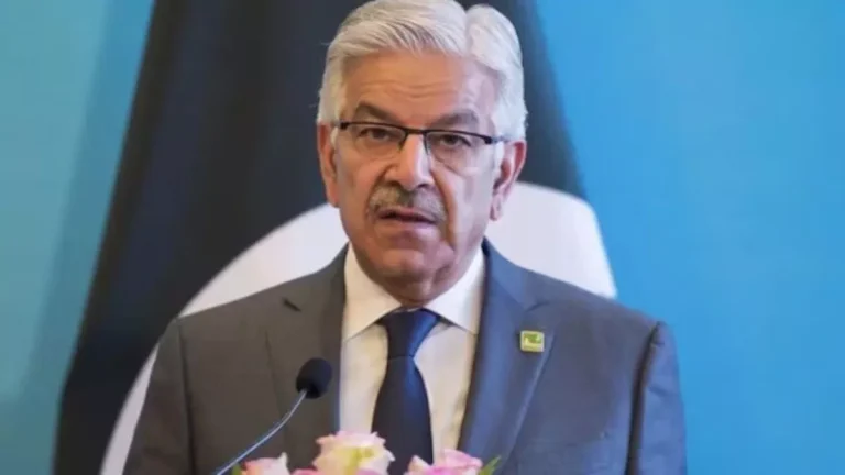 pakistan-defence-minister-advises-flood-victims-store-water-in-tubs