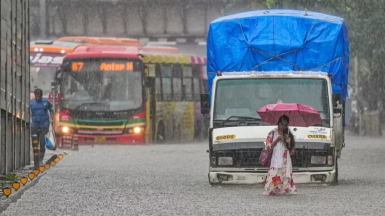 mumbai-rains-warning-of-heavy-rain-in-mumbai-red-alert-issue-do-not-step-out-of-house-mumbai-police-appeal