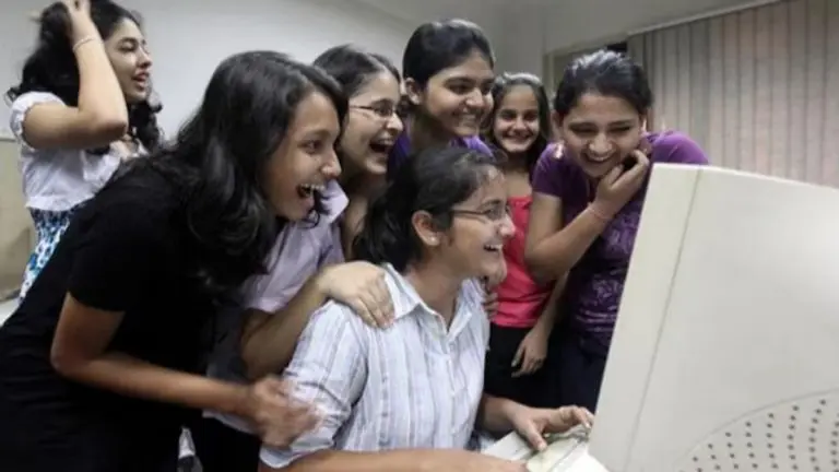 maharashtra-board-declares-class-12-results-91-88-pc-students-pass-exams-girls-outshine-boys