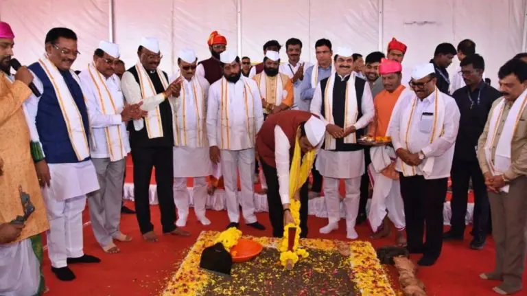 ahilyanagar-news-bhoomipujan-of-chaundi-to-nimgaon-daku-road-by-cm-devendra-fadnavis