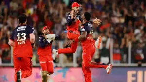 थरारक अंतिम सामना! RCB चा पंजाब किंग्सवर 6 धावांनी विजय, 18 वर्षांनी उंचावला IPL चषक!