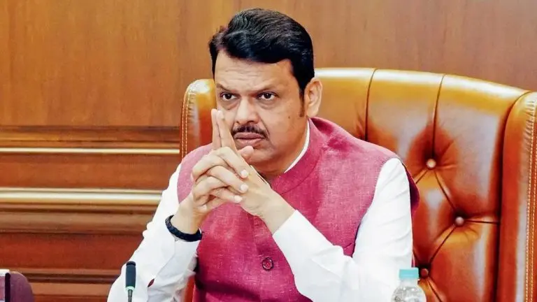 karnataka-governments-decision-to-increase-the-height-of-almatti-dam-cm-fadnavis-went-to-center-minister