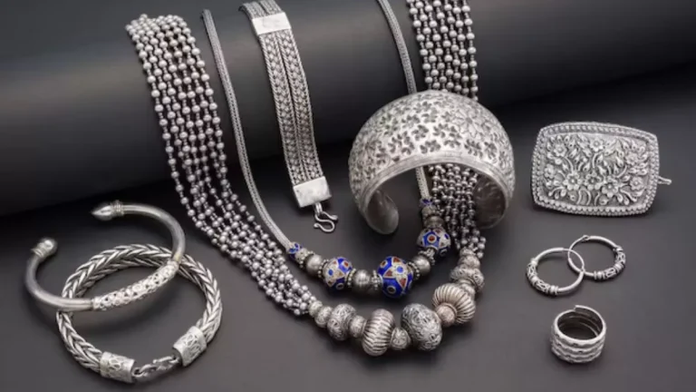 silver-price-hike-silver-prices-have-increased-will-the-price-reach-rs-1-point-70-lakh-when-should-you-invest